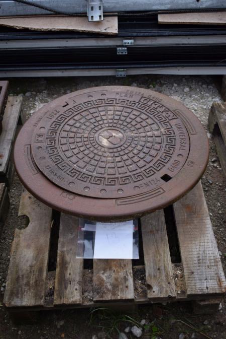 Manhole cover 22 15-100 E: about 83 cm