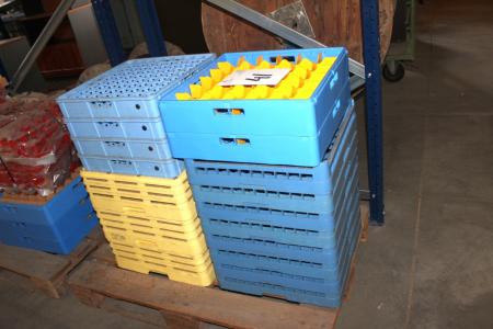Pallet with trays hood dishwasher
