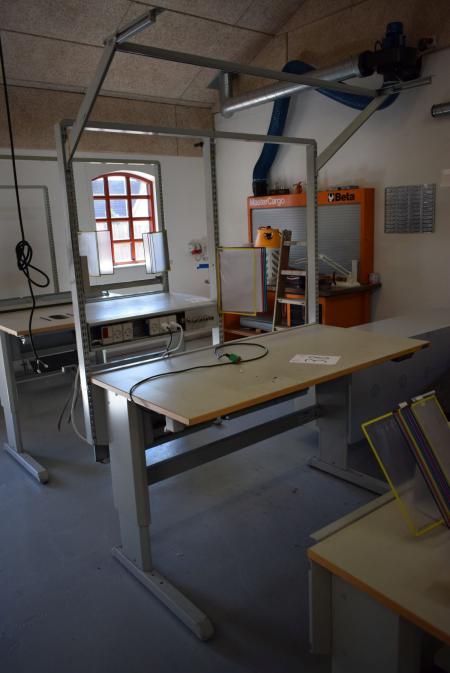 Assembly bench with electric raise / lower function 80x150 cm