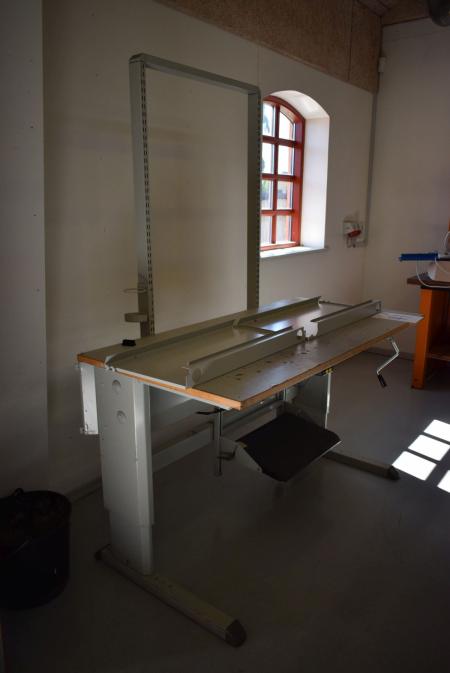 raise / lower table manually 150x75 cm Antistatic ESD approved.