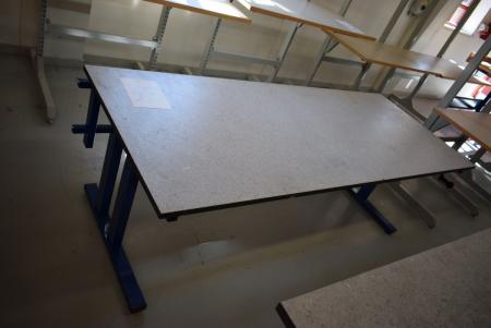 Mounting table with manual raise / lower function. 200x80 cm