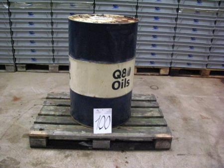 Engine oil 10W-40 "Q8 Engine Oil" - 58 cm to inch stick is estimated at approximately 140 liters.