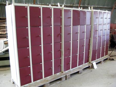 Safes / Trunk Lockers / Lockers 3 pcs - goals per / each about 55 x 120 x H 187 cm. Has wear, patina and calls on the corpus. Total missing seven locks.