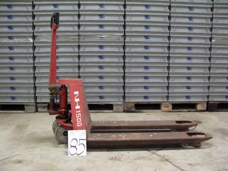 Low lifter / pallet truck "NH 1500" - lifting capacity 1.500 kg. Wheel requiring oil.