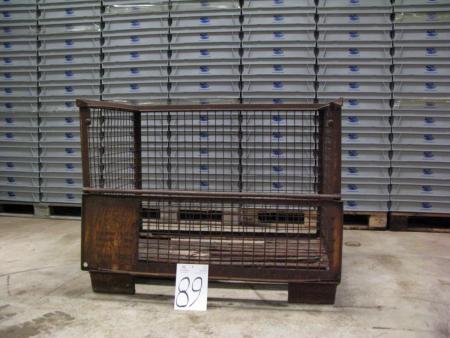 DSB cage 84 x 124 x H 97½ cm. Bottom boards less good, but stringers OK. Ideal for burning M. M