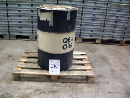 Hydraulik olie "Q8 multigrade" - 11 cm på tommestokken, anslås til ca. 26 liter. 
