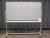 Whiteboard på stativ/hjul - Vendbar med store skriveflader på begge sider. Fod mindre kosmetisk køn