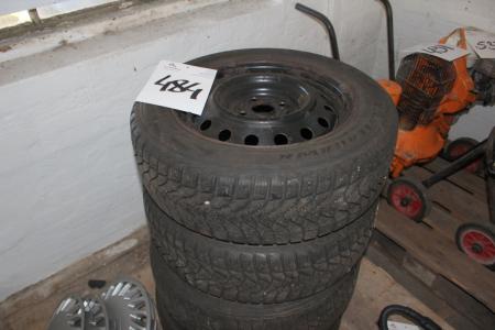 4 Tires w / rims 4 holes 195/60 R 15 + hubcaps
