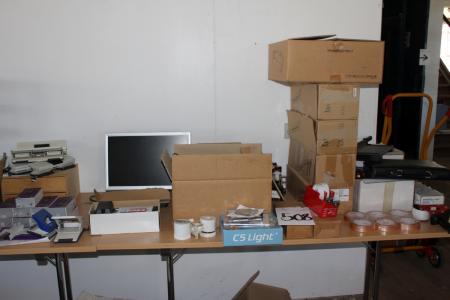 Stort parti kontorartikler med bl.a. kuverter, hulmaskiner, tape, printer, ukendt stand, 1 PC skærm