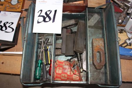 Toolbox with indholdaf various clamping surfaces etc.