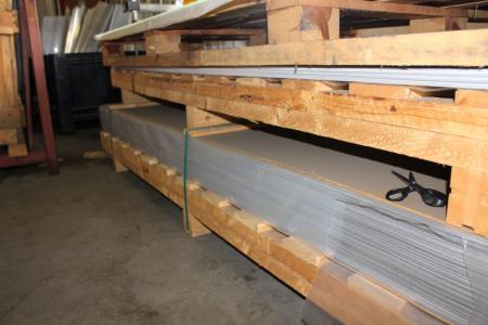 Pallet with aluminum plates 2800 x 1100 mm 0,5 mm.ialt approximately 400 sheets