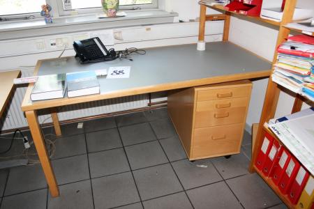 Skrivebord + skuffesektion + reol + lille bord