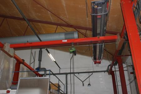 Travers mit Gewicht. Stahl elektrische hissen max 500 kg Spannweite ca. 5,5 m ca. 8 Meter Schienen und 4 Spalten