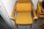 Rundt bord, Magnus Olesen med tillægsplade inkl. 5 stole med gul stof (nogle har huller)