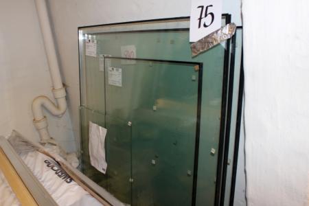 Various glazing 4 pcs. (2 pcs a 1258 x 1156 + 1 a 705 x 1121mm + 1 x 1310 x 1116 mm) and 1 reinforced glass (583 x 793 mm)