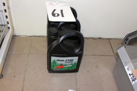 3 x 5 liter containers with the chainsaw oil x180