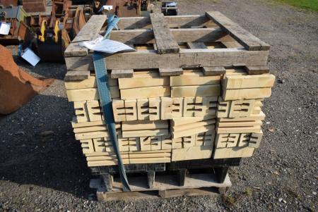 Pallet with brick 22,7x5.5x11 approximately 300 pieces.