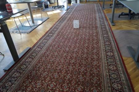 Genuine carpet, L 706 x W 165 cm. Ranked in 2007 to kr. 18.000, -