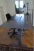 Hæve/sænkebord, L 180 x B 90 cm, bordlampe, kontorstol,plast køreunderlag og skriveunderlag