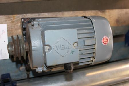 Gebrauchte VEM normotor 2,2 kW für kongskilde Kornschnecke inkl. V-Riemenscheibe mit zwei Fahrspuren + Standard Motorhalterung