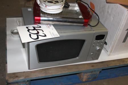 Pallet with microwave + toaster + coffeemaker + trays etc.