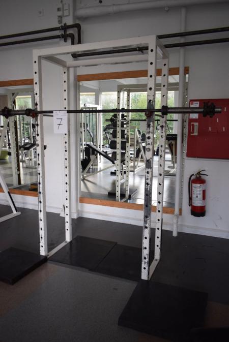 Squat rack with 20 kg bar. 215 cm high, 120 cm wide, 60 cm deep