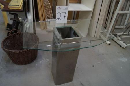 Free-hanging extractor. Suitable for 90 cm hob. Have a scratch in the glass