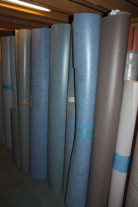 Linoleum carpets in room 1