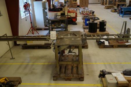 Table saw with roller conveyor