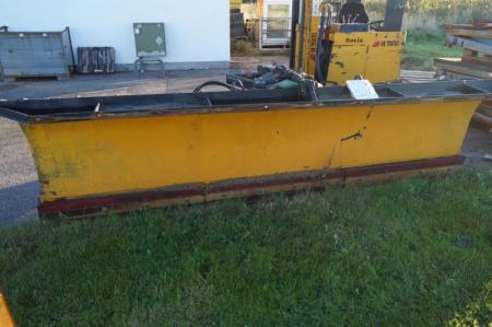 Snow plow for front lift of tractor Requires only one double-acting oil outlet to turn. 350 cm x 100 cm