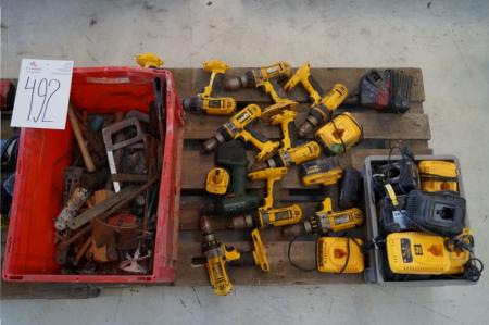 Pallet with div. Drills Cordless / charger + div. Tools