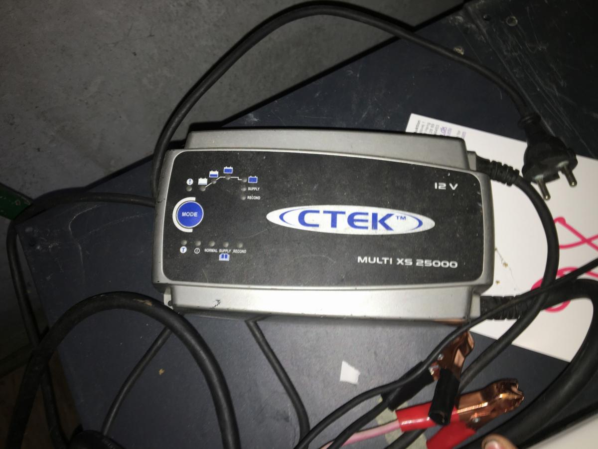 Battery charger, Ctek, Multi XS 25000 - KJ Auktion - Machine auctions