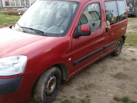 Citroen Berlingo, km: 275549, last service check 5-11-2015. Good tires, only driven 5000km. with number plate