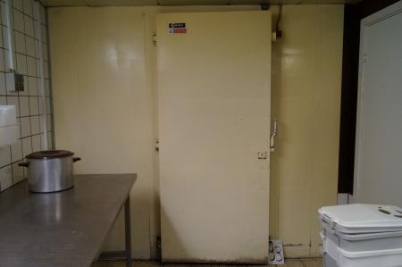 Gram, older freezer with new evaporator space for 16 vehicles