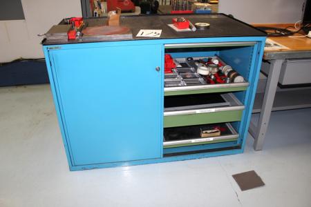 Steel cabinet with pull-out drawer with content Lista