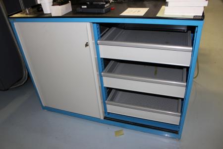 Steel cabinet with drawers with content Lista