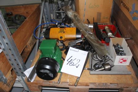 Pallet with electric motor + Atlas Copco 0.25 + el waist, not tested. Grease guns m.v