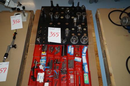 Pallet with 25 tool holder + various milling equipment.