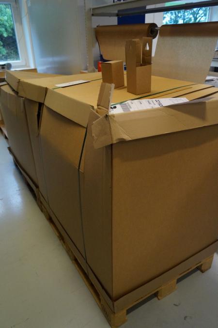 2 pallets of cardboard boxes. 9,5x9,5x14 cm approx 3000 pcs without pressure.