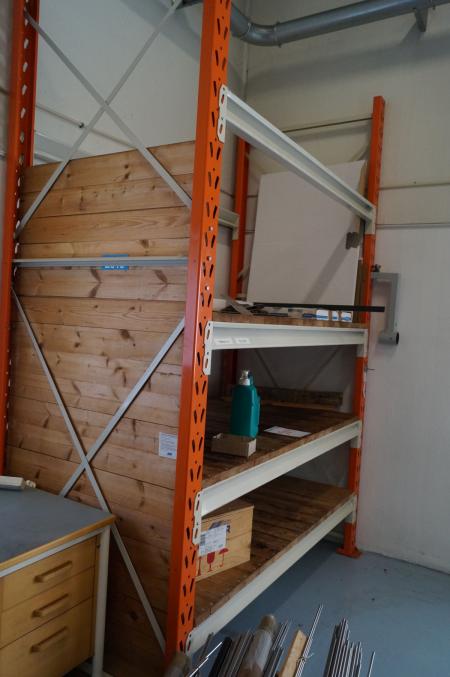 1 pallet rack with 8 beams, with the content.
