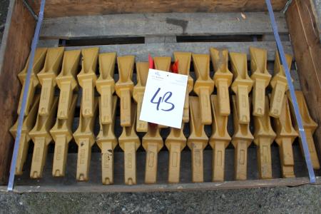 Pallet with about 28 pcs inserts teeth