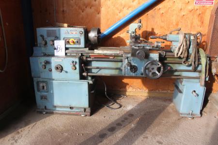 Lathe TOS Trencin SN40A, 2 meters long and piercing 50 mm, removable bridge
