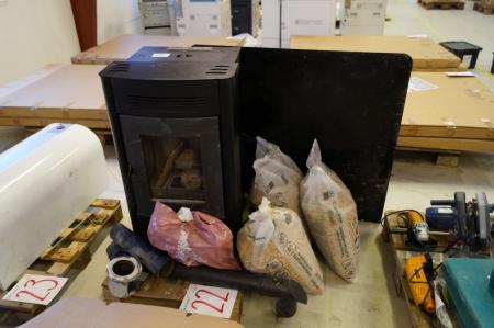 A pellet stove complete with ash weeks + 3 bags of wood pellets