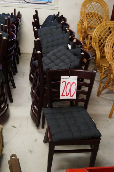 11 Stück Stühle mit Kissen.
