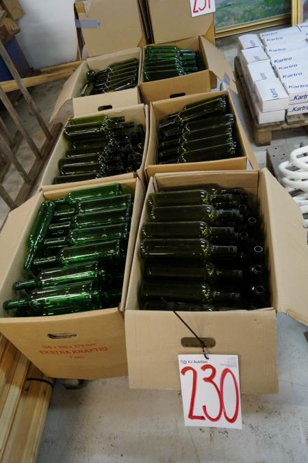 6 ks med rengjorte vinflaske forskellige slags. Ca 45 pr kasse.