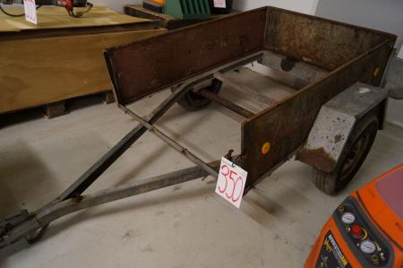 Trailer missing base plate without reg certificate.