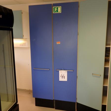 2 pcs. drawers on curve B: 90 H: 182 D. 60 laminate doors