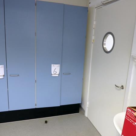 Double cabinet without content W: 90 H: 185 D: 34 with laminate doors