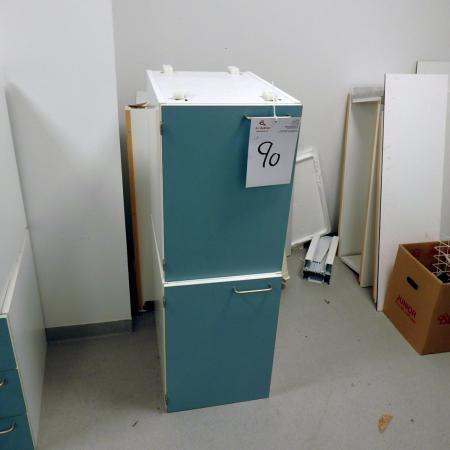 2 pcs. base cabinets H: 60 B: 41 D: 57 cm.