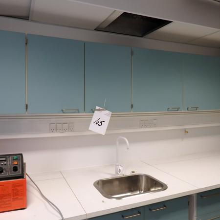 Wall System m. 4 tops in HPL and El panel, gas valves L: 420 D: 84 cm. 4 base cabinets. unused, but very dusty